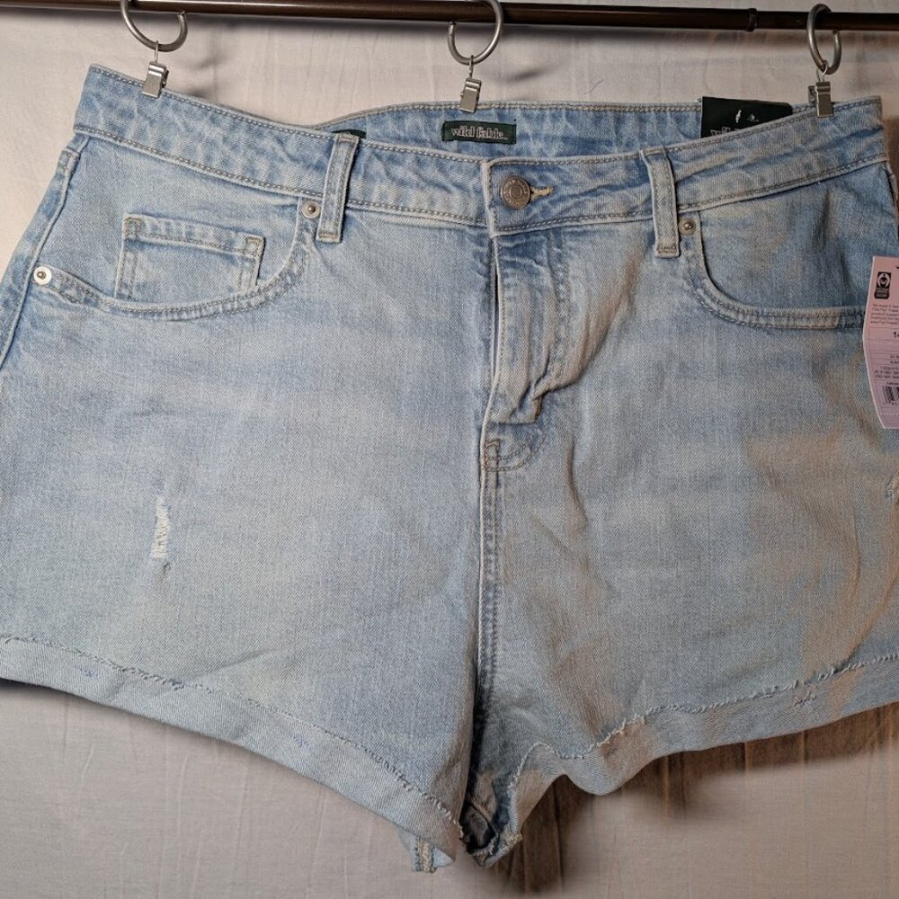 NWT wild fable Light Wash High Rise Denim Shorts size 14